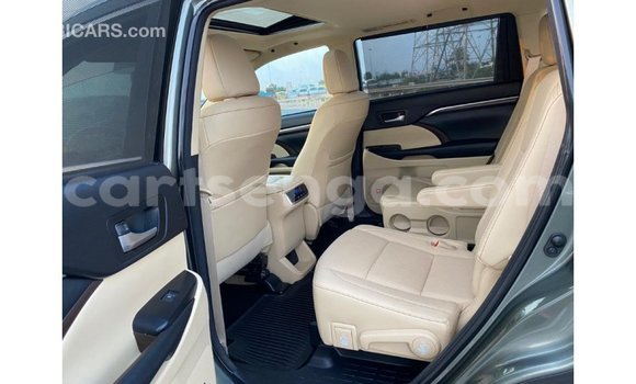 Buy Import Toyota Highlander Green Car in Import - Dubai in Hhohho Buy Import Toyota Highlander Green Car in Import - Dubai in Hhohho