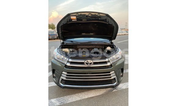Buy Import Toyota Highlander Green Car in Import - Dubai in Hhohho Buy Import Toyota Highlander Green Car in Import - Dubai in Hhohho