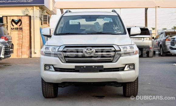 Buy Import Toyota Land Cruiser White Car in Import - Dubai in Hhohho Buy Import Toyota Land Cruiser White Car in Import - Dubai in Hhohho
