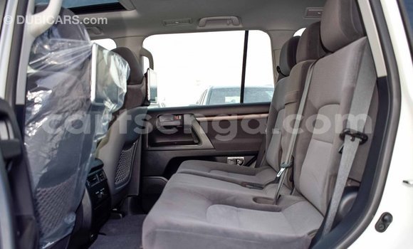 Buy Import Toyota Land Cruiser White Car in Import - Dubai in Hhohho Buy Import Toyota Land Cruiser White Car in Import - Dubai in Hhohho