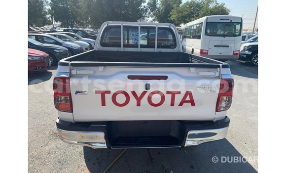 Nunua Imported Toyota Hilux White Gari ndani ya Import - Dubai nchini Hhohho Nunua Imported Toyota Hilux White Gari ndani ya Import - Dubai nchini Hhohho