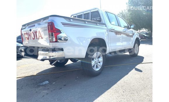 Nunua Imported Toyota Hilux White Gari ndani ya Import - Dubai nchini Hhohho Nunua Imported Toyota Hilux White Gari ndani ya Import - Dubai nchini Hhohho