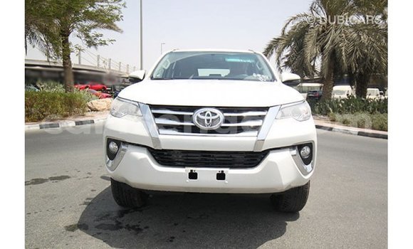 Nunua Imported Toyota Fortuner White Gari ndani ya Import - Dubai nchini Hhohho Nunua Imported Toyota Fortuner White Gari ndani ya Import - Dubai nchini Hhohho