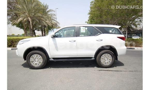 Nunua Imported Toyota Fortuner White Gari ndani ya Import - Dubai nchini Hhohho Nunua Imported Toyota Fortuner White Gari ndani ya Import - Dubai nchini Hhohho