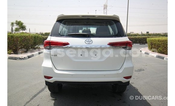 Nunua Imported Toyota Fortuner White Gari ndani ya Import - Dubai nchini Hhohho Nunua Imported Toyota Fortuner White Gari ndani ya Import - Dubai nchini Hhohho