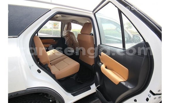 Nunua Imported Toyota Fortuner White Gari ndani ya Import - Dubai nchini Hhohho Nunua Imported Toyota Fortuner White Gari ndani ya Import - Dubai nchini Hhohho