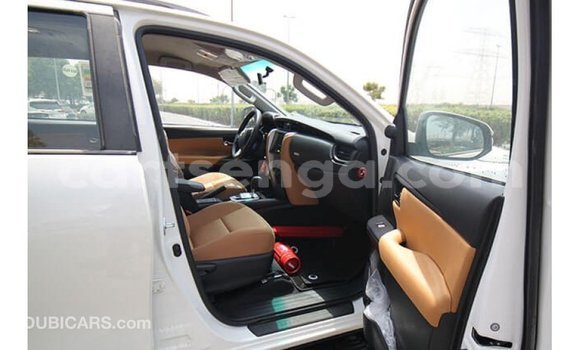 Nunua Imported Toyota Fortuner White Gari ndani ya Import - Dubai nchini Hhohho Nunua Imported Toyota Fortuner White Gari ndani ya Import - Dubai nchini Hhohho