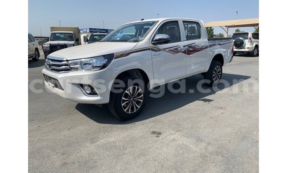 Nunua Imported Toyota Hilux White Gari ndani ya Import - Dubai nchini Hhohho Nunua Imported Toyota Hilux White Gari ndani ya Import - Dubai nchini Hhohho