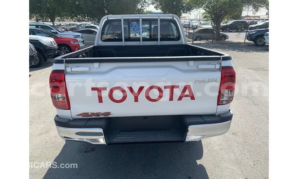 Nunua Imported Toyota Hilux White Gari ndani ya Import - Dubai nchini Hhohho Nunua Imported Toyota Hilux White Gari ndani ya Import - Dubai nchini Hhohho