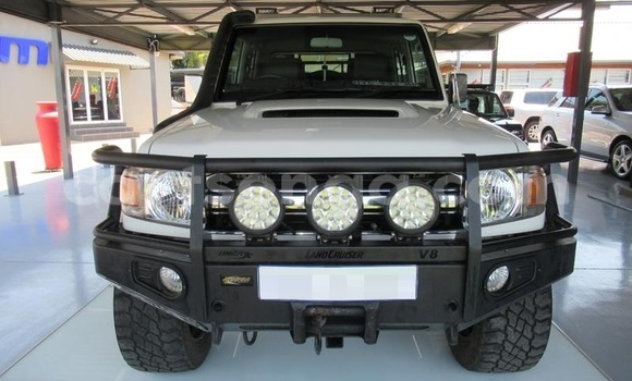 Buy Used Toyota Land Cruiser White Car in Ezulwini in Hhohho Buy Used Toyota Land Cruiser White Car in Ezulwini in Hhohho
