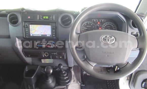 Buy Used Toyota Land Cruiser White Car in Ezulwini in Hhohho Buy Used Toyota Land Cruiser White Car in Ezulwini in Hhohho