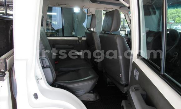 Buy Used Toyota Land Cruiser White Car in Ezulwini in Hhohho Buy Used Toyota Land Cruiser White Car in Ezulwini in Hhohho
