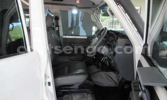 Buy Used Toyota Land Cruiser White Car in Ezulwini in Hhohho Buy Used Toyota Land Cruiser White Car in Ezulwini in Hhohho