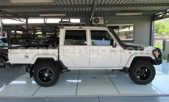 Buy Used Toyota Land Cruiser White Car in Ezulwini in Hhohho Buy Used Toyota Land Cruiser White Car in Ezulwini in Hhohho
