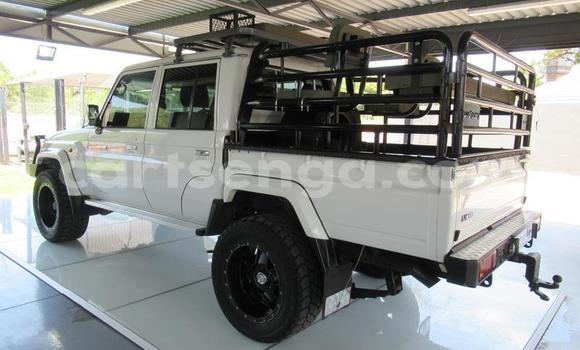 Buy Used Toyota Land Cruiser White Car in Ezulwini in Hhohho Buy Used Toyota Land Cruiser White Car in Ezulwini in Hhohho