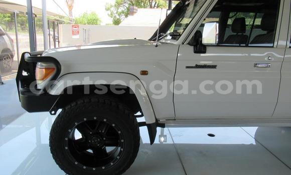 Buy Used Toyota Land Cruiser White Car in Ezulwini in Hhohho Buy Used Toyota Land Cruiser White Car in Ezulwini in Hhohho
