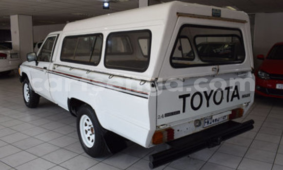 Buy Used Toyota Hilux White Car in Ezulwini in Hhohho Buy Used Toyota Hilux White Car in Ezulwini in Hhohho