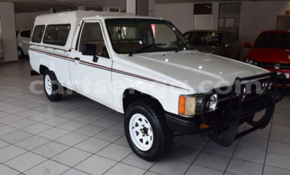 Buy Used Toyota Hilux White Car in Ezulwini in Hhohho Buy Used Toyota Hilux White Car in Ezulwini in Hhohho