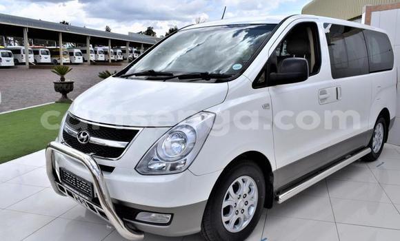 Acheter Occasion Voiture Hyundai H1 Blanc à Ezulwini, Hhohho Acheter Occasion Voiture Hyundai H1 Blanc à Ezulwini, Hhohho