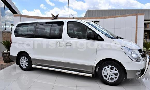 Acheter Occasion Voiture Hyundai H1 Blanc à Ezulwini, Hhohho Acheter Occasion Voiture Hyundai H1 Blanc à Ezulwini, Hhohho