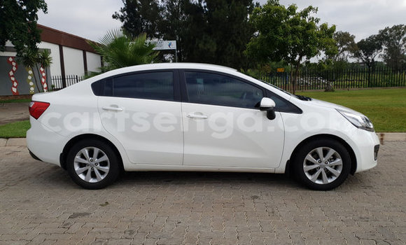 Nunua Ilio tumika Kia Rio White Gari ndani ya Ezulwini nchini Hhohho Nunua Ilio tumika Kia Rio White Gari ndani ya Ezulwini nchini Hhohho