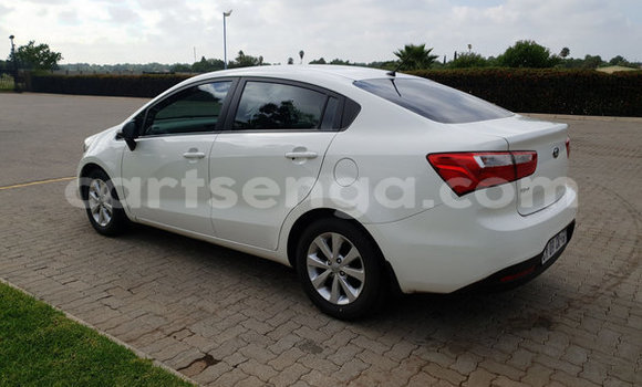 Nunua Ilio tumika Kia Rio White Gari ndani ya Ezulwini nchini Hhohho Nunua Ilio tumika Kia Rio White Gari ndani ya Ezulwini nchini Hhohho