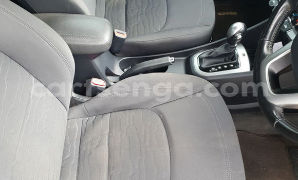 Nunua Ilio tumika Kia Rio White Gari ndani ya Ezulwini nchini Hhohho Nunua Ilio tumika Kia Rio White Gari ndani ya Ezulwini nchini Hhohho