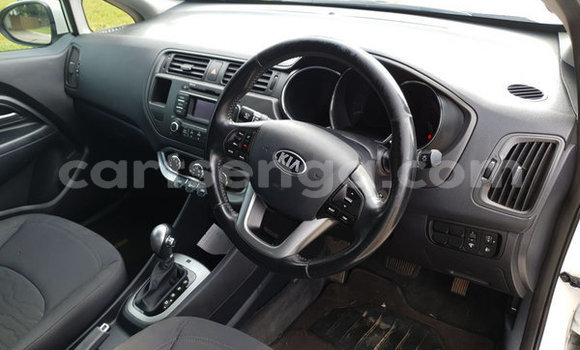 Nunua Ilio tumika Kia Rio White Gari ndani ya Ezulwini nchini Hhohho Nunua Ilio tumika Kia Rio White Gari ndani ya Ezulwini nchini Hhohho