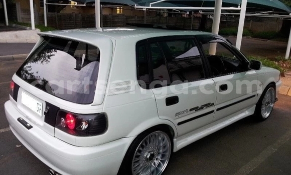 Nunua Ilio tumika Toyota Corolla White Gari ndani ya Manzini nchini Manzini Nunua Ilio tumika Toyota Corolla White Gari ndani ya Manzini nchini Manzini