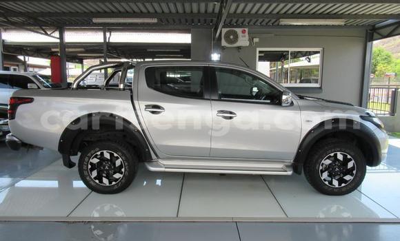 Acheter Occasion Voiture Mitsubishi Triton Gris à Mbabane, Manzini Acheter Occasion Voiture Mitsubishi Triton Gris à Mbabane, Manzini