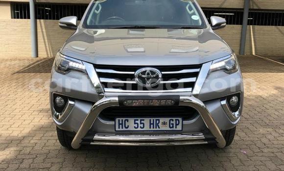 Nunua Ilio tumika Toyota Fortuner Silver Gari ndani ya Ezulwini nchini Hhohho Nunua Ilio tumika Toyota Fortuner Silver Gari ndani ya Ezulwini nchini Hhohho