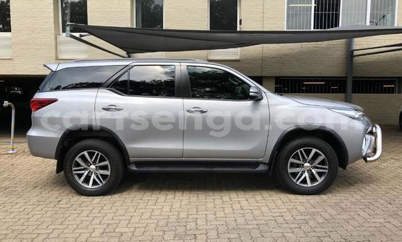 Nunua Ilio tumika Toyota Fortuner Silver Gari ndani ya Ezulwini nchini Hhohho Nunua Ilio tumika Toyota Fortuner Silver Gari ndani ya Ezulwini nchini Hhohho