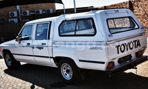 Buy Used Toyota Hilux White Car in Hlatikulu in Shiselweni District Buy Used Toyota Hilux White Car in Hlatikulu in Shiselweni District