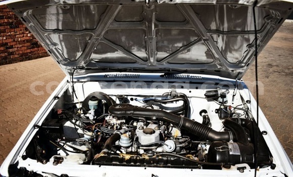 Buy Used Toyota Hilux White Car in Hlatikulu in Shiselweni District Buy Used Toyota Hilux White Car in Hlatikulu in Shiselweni District