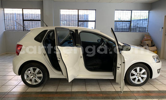 Nunua Ilio tumika Volkswagen Polo White Gari ndani ya Ezulwini nchini Hhohho Nunua Ilio tumika Volkswagen Polo White Gari ndani ya Ezulwini nchini Hhohho