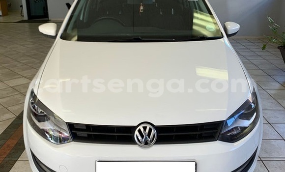 Nunua Ilio tumika Volkswagen Polo White Gari ndani ya Ezulwini nchini Hhohho Nunua Ilio tumika Volkswagen Polo White Gari ndani ya Ezulwini nchini Hhohho