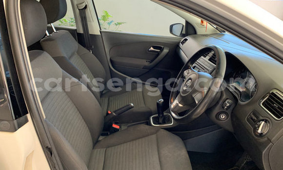 Nunua Ilio tumika Volkswagen Polo White Gari ndani ya Ezulwini nchini Hhohho Nunua Ilio tumika Volkswagen Polo White Gari ndani ya Ezulwini nchini Hhohho