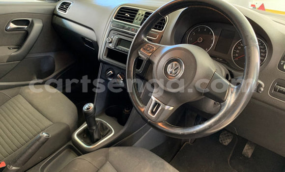 Nunua Ilio tumika Volkswagen Polo White Gari ndani ya Ezulwini nchini Hhohho Nunua Ilio tumika Volkswagen Polo White Gari ndani ya Ezulwini nchini Hhohho