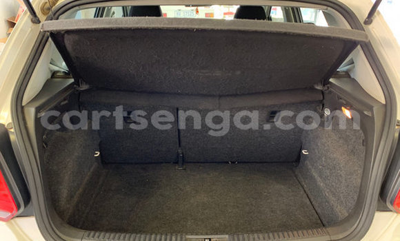 Nunua Ilio tumika Volkswagen Polo White Gari ndani ya Ezulwini nchini Hhohho Nunua Ilio tumika Volkswagen Polo White Gari ndani ya Ezulwini nchini Hhohho