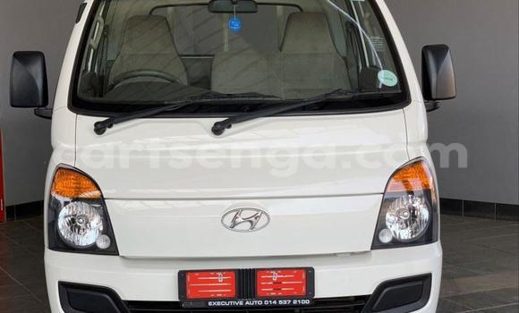 Acheter Occasion Utilitaire Hyundai H200 Blanc à Big Bend, Lubombo Acheter Occasion Utilitaire Hyundai H200 Blanc à Big Bend, Lubombo
