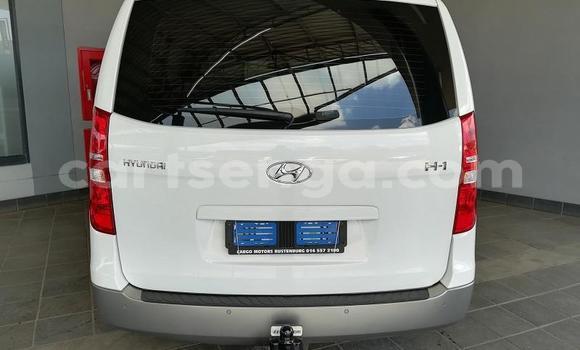 Acheter Occasion Voiture Hyundai H1 Blanc à Big Bend, Lubombo Acheter Occasion Voiture Hyundai H1 Blanc à Big Bend, Lubombo
