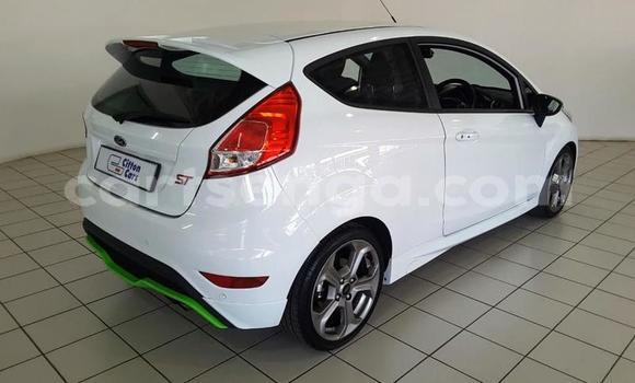 Nunua Ilio tumika Ford Fiesta White Gari ndani ya Mbabane nchini Manzini Nunua Ilio tumika Ford Fiesta White Gari ndani ya Mbabane nchini Manzini