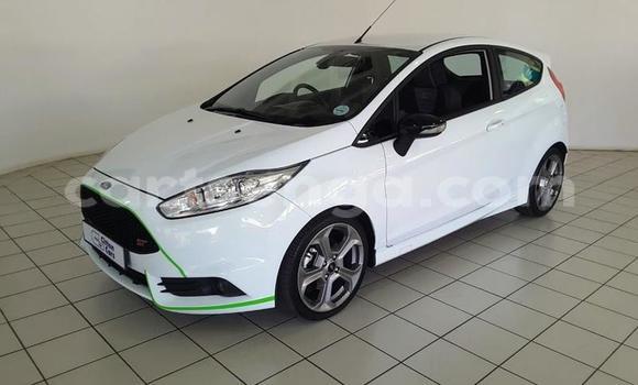 Nunua Ilio tumika Ford Fiesta White Gari ndani ya Mbabane nchini Manzini Nunua Ilio tumika Ford Fiesta White Gari ndani ya Mbabane nchini Manzini