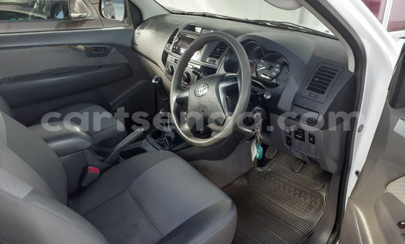 Nunua Ilio tumika Toyota Hilux White Gari ndani ya Ezulwini nchini Hhohho Nunua Ilio tumika Toyota Hilux White Gari ndani ya Ezulwini nchini Hhohho