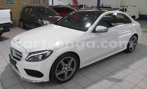 Buy Used Mercedes‒Benz C–Class White Car in Ezulwini in Hhohho Buy Used Mercedes‒Benz C–Class White Car in Ezulwini in Hhohho