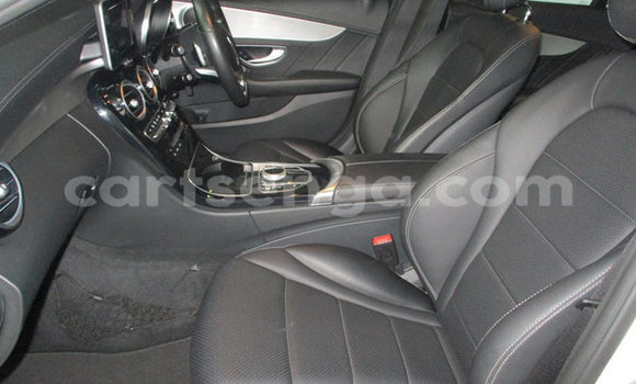 Buy Used Mercedes‒Benz C–Class White Car in Ezulwini in Hhohho Buy Used Mercedes‒Benz C–Class White Car in Ezulwini in Hhohho