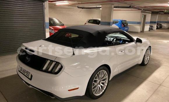 Nunua Ilio tumika Ford Mustang White Gari ndani ya Mbabane nchini Manzini Nunua Ilio tumika Ford Mustang White Gari ndani ya Mbabane nchini Manzini