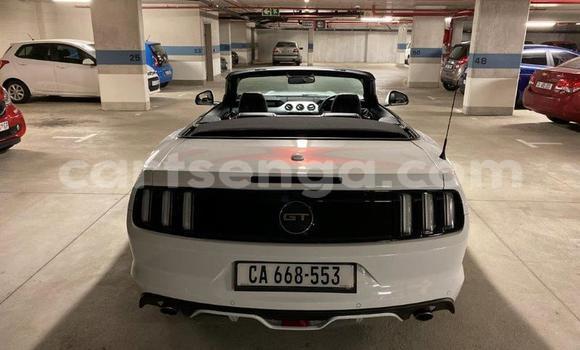 Nunua Ilio tumika Ford Mustang White Gari ndani ya Mbabane nchini Manzini Nunua Ilio tumika Ford Mustang White Gari ndani ya Mbabane nchini Manzini