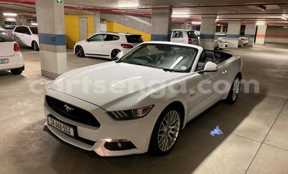 Nunua Ilio tumika Ford Mustang White Gari ndani ya Mbabane nchini Manzini Nunua Ilio tumika Ford Mustang White Gari ndani ya Mbabane nchini Manzini