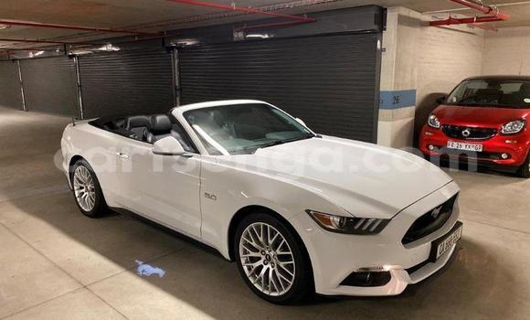 Nunua Ilio tumika Ford Mustang White Gari ndani ya Mbabane nchini Manzini Nunua Ilio tumika Ford Mustang White Gari ndani ya Mbabane nchini Manzini